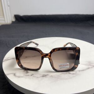 NWT True Religion Oversized Square Sunglasses Tortoise TR56404 Chic Cute Summer